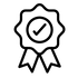 Schwarz-weißes Icon einer Auszeichnung mit einem Häkchen in der Mitte.